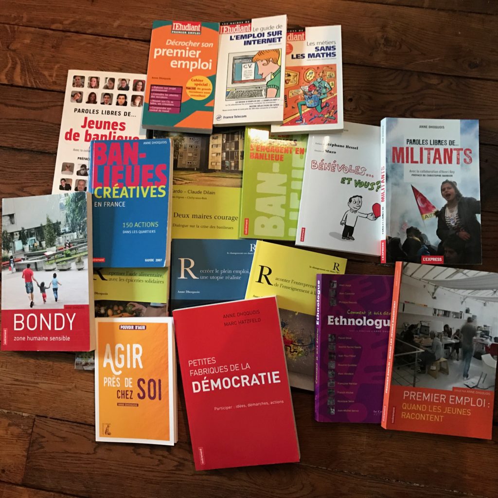 Photo des 17 livres que j'ai écrits : Banlieues Créatives, Agir près de chez soi, Premier emploi : quand les jeunes racontent...